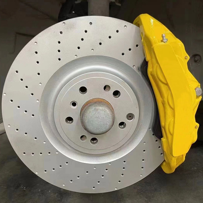 Étriers de frein jaunes à 6 pistons Mercedes avec disques à haute teneur en carbone
