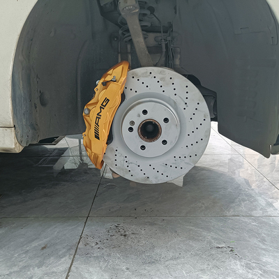 Les étriers de frein de voiture Mercedes Benz C200 mettent à niveau les étriers à 6 pots et les disques de 355 mm