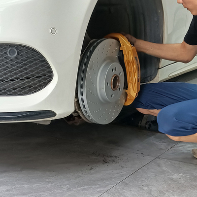 Les étriers de frein de voiture Mercedes Benz C200 mettent à niveau les étriers à 6 pots et les disques de 355 mm