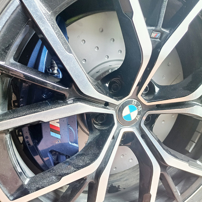 4 le piston BMW les calibres R18 de frein de 3 séries avancent des roues petit à petit avec des disques de 348MM