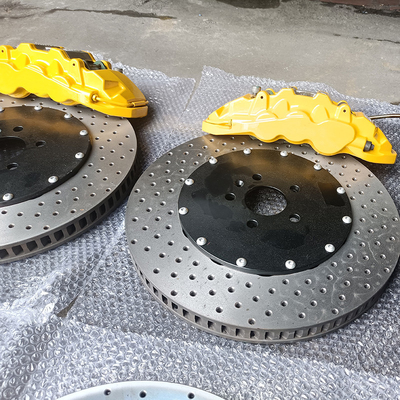 Entaillage des calibres de frein refourbis par rotor pour la jante de Mercedes C260 19inch