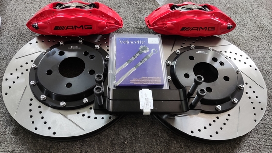 Kits d'étrier de frein de voiture à 4 pistons Taille de jante R17 Fit pour Benz GLA W117 / Brembo F50